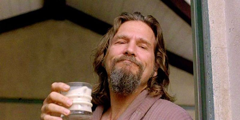 El nota y su white russian. Cocteleria Alicante The Whisper
